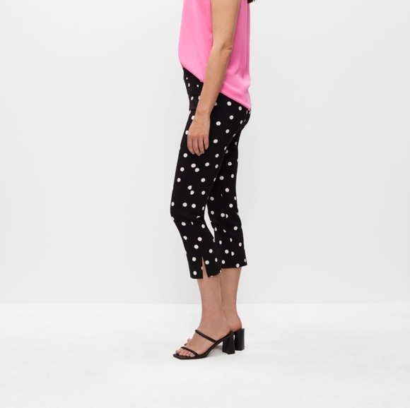 MELANIE LYNE Polka Dot Slim Leg Capris - Picture 3 of 7